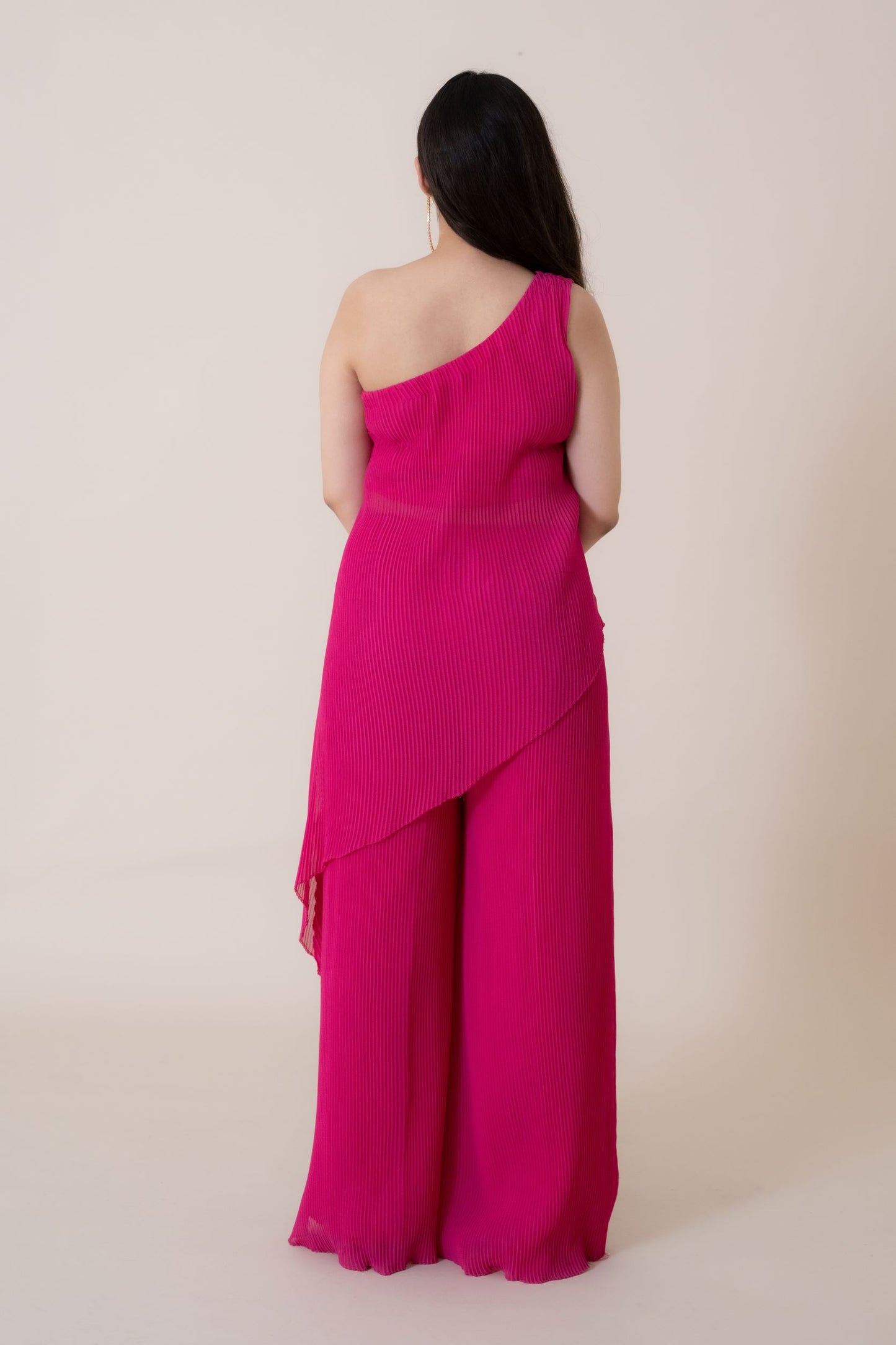 The feminine elegance and drama of this dress is beautifully highlighted when you walk in the room wearing this foxy outfit. This Tunic Set is made up of luxury pleated gerogette having an off shoulder beautifully sliced top.